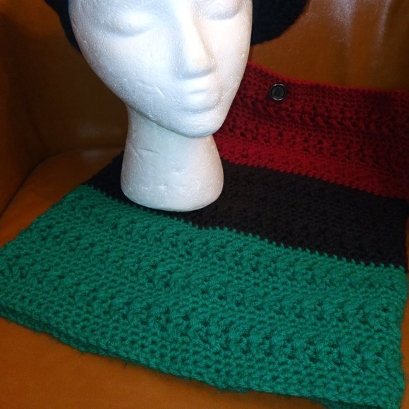 NEW Crochet Colorblock Red-Black-Green Cowl Scarf - Picture 5 of 11